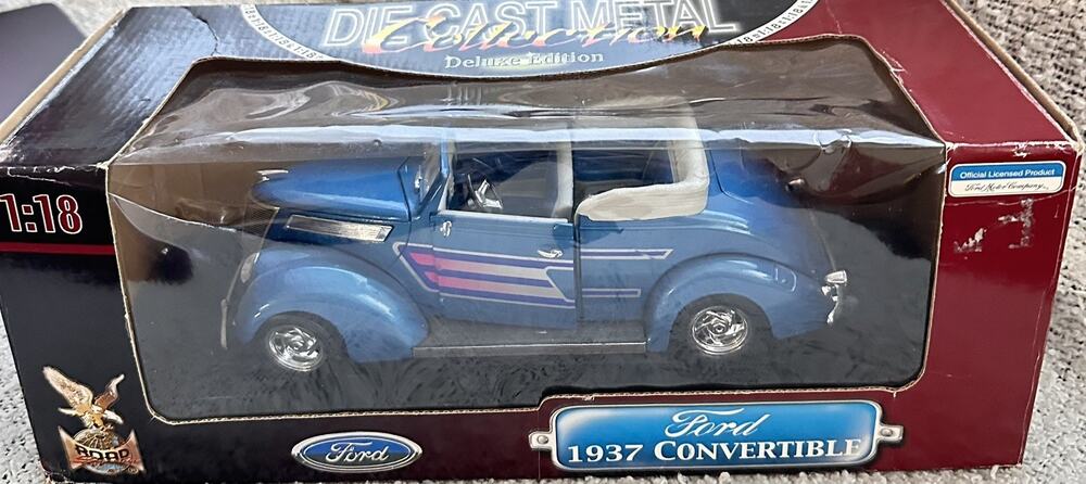 A21 1937 Ford Convertible 1:18 –Road Legends – Blue w/ White Top – Die-Cast
